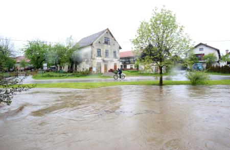 POPLAVE DOLENJA VAS 03 FOTO LJUBO VUKELIČ